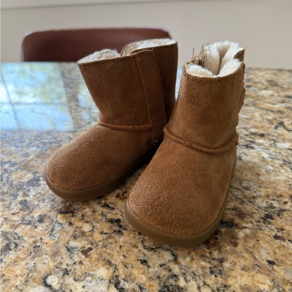 New UGG Keelan Toddler Suede Boots Size 04/05 - Picture 4 of 7